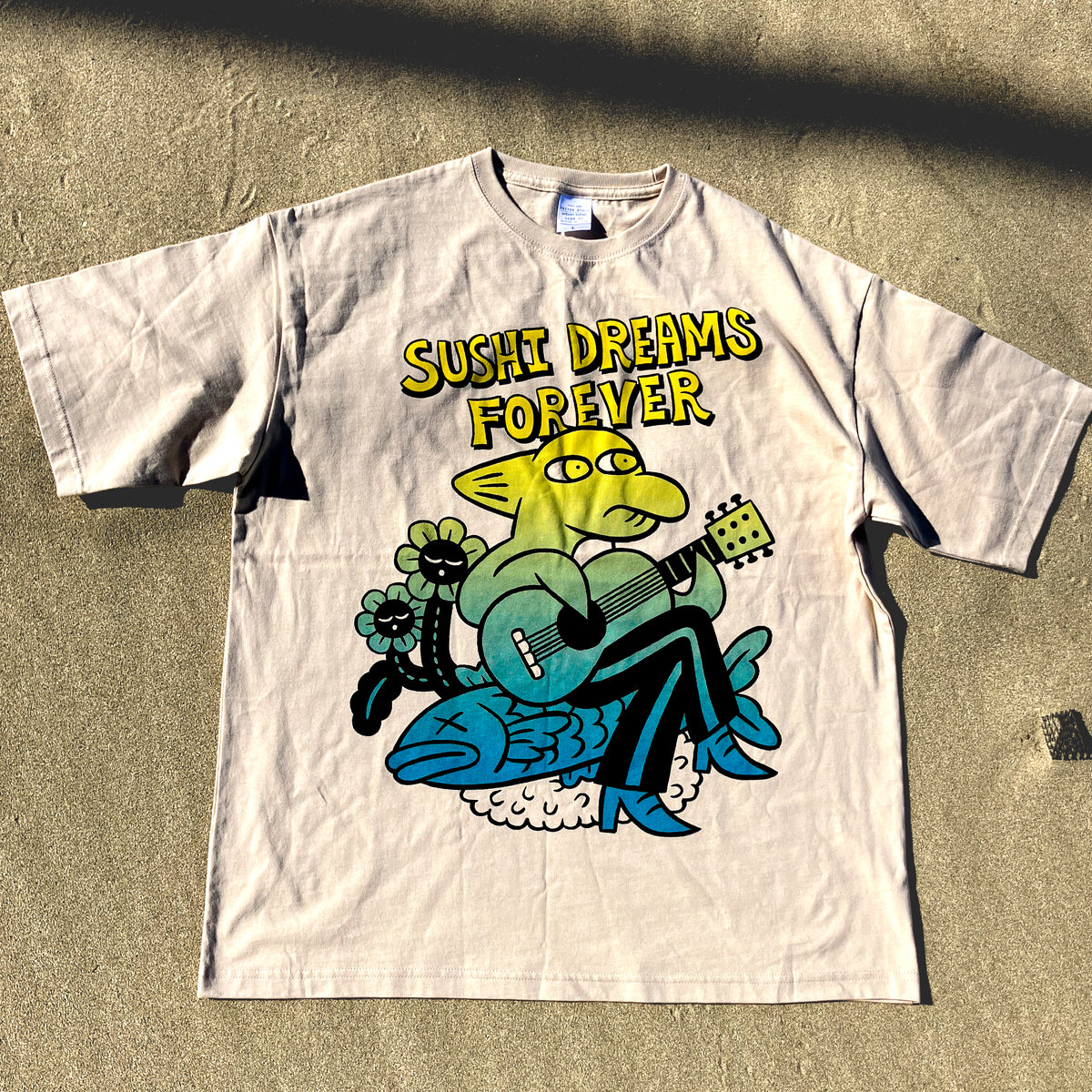 オザキエミ × silkmaster “SUSHI DREAMS FOREVER” Sand Beige Tee
