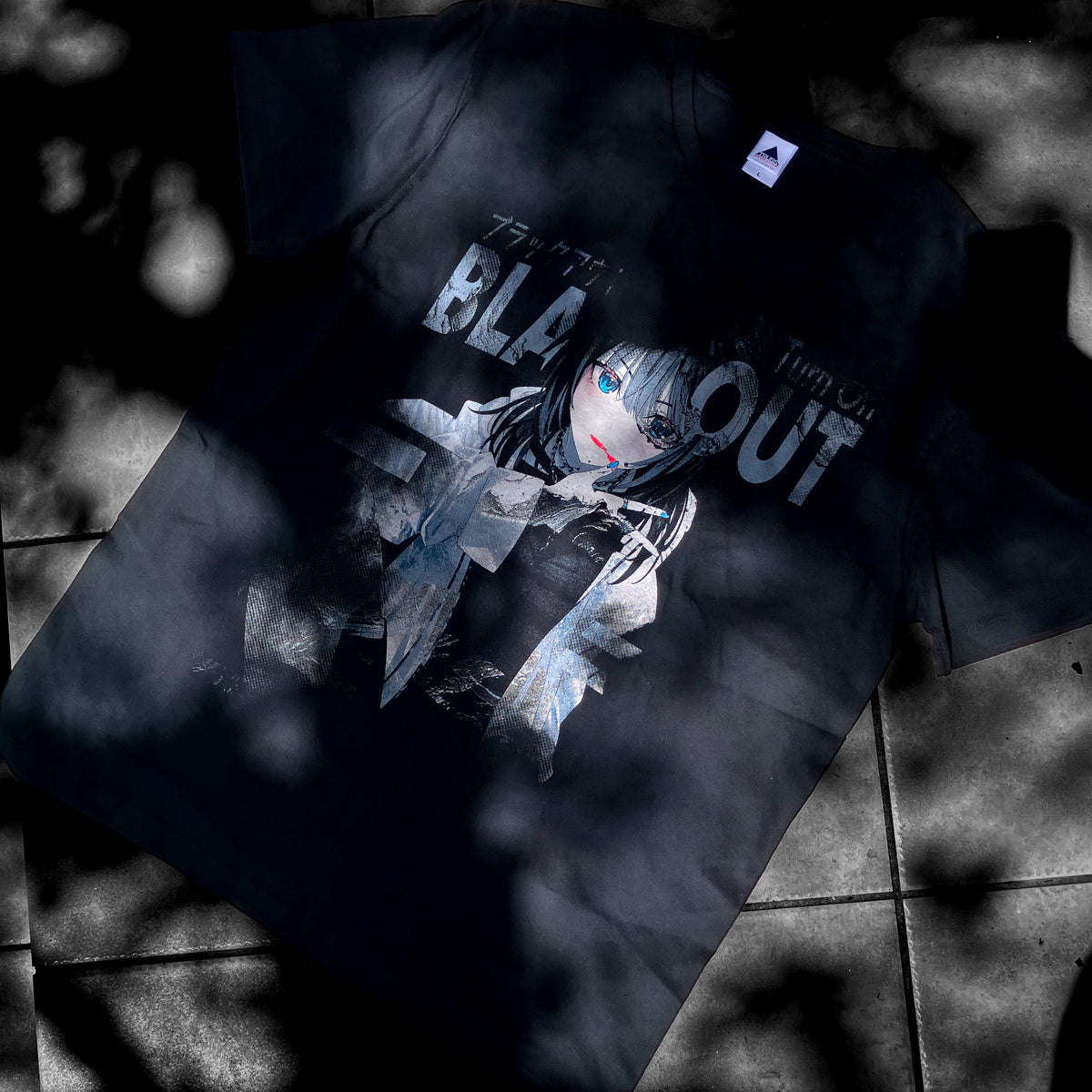 古弥月 × silkmaster “BLACK OUT” 7-Color Spot Separation Tee
