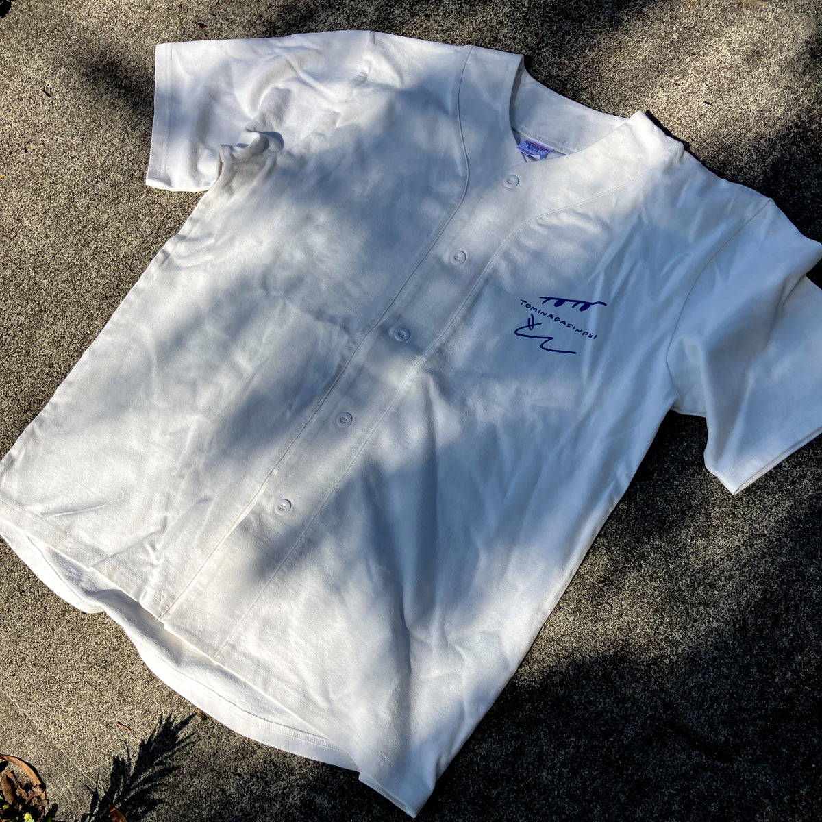 とみながしんぺい × silkmaster “DESIGN IT YOURSELF” Metallic Blue & NINJAINK Baseball Tee